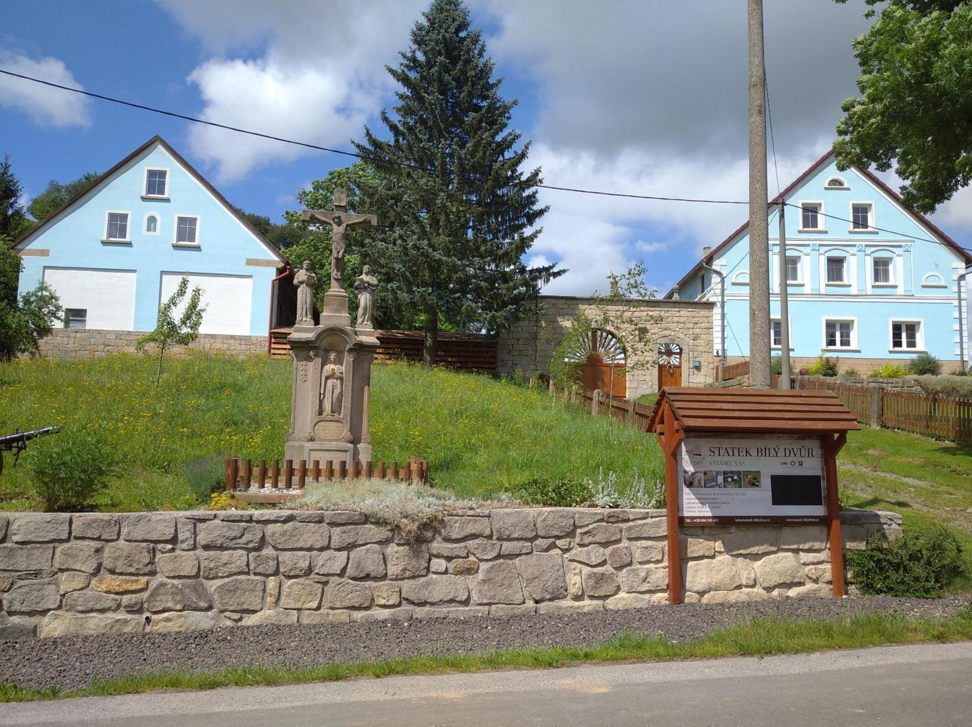 Statek Bily Dvur - Bely Hotel Machov Exterior photo